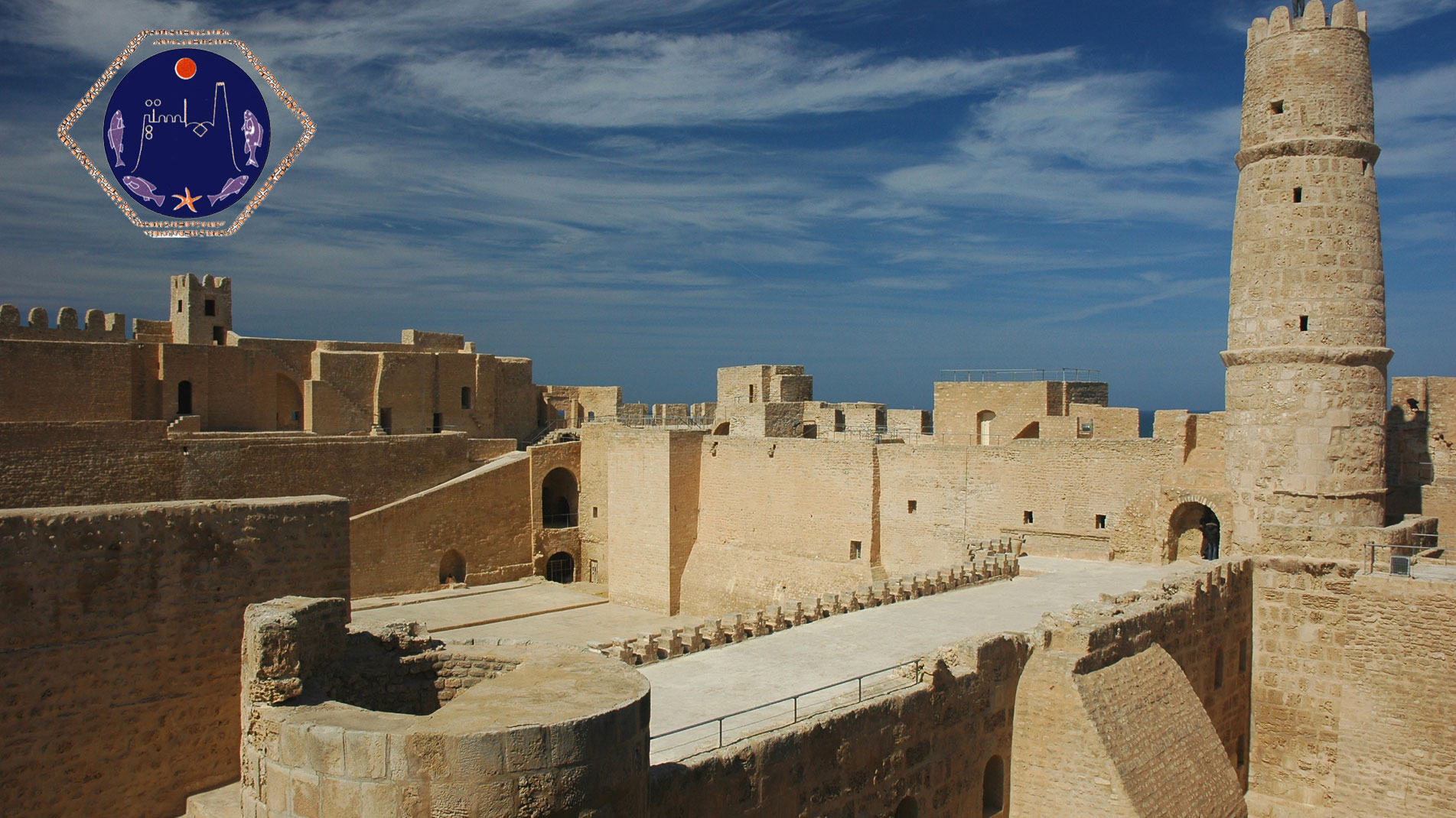L'imposante forteresse tunisienne située au bord de la mer Méditerranée